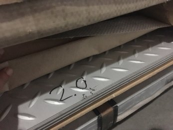 Лист нержавеющий рифленый 2мм 1х2м AISI304